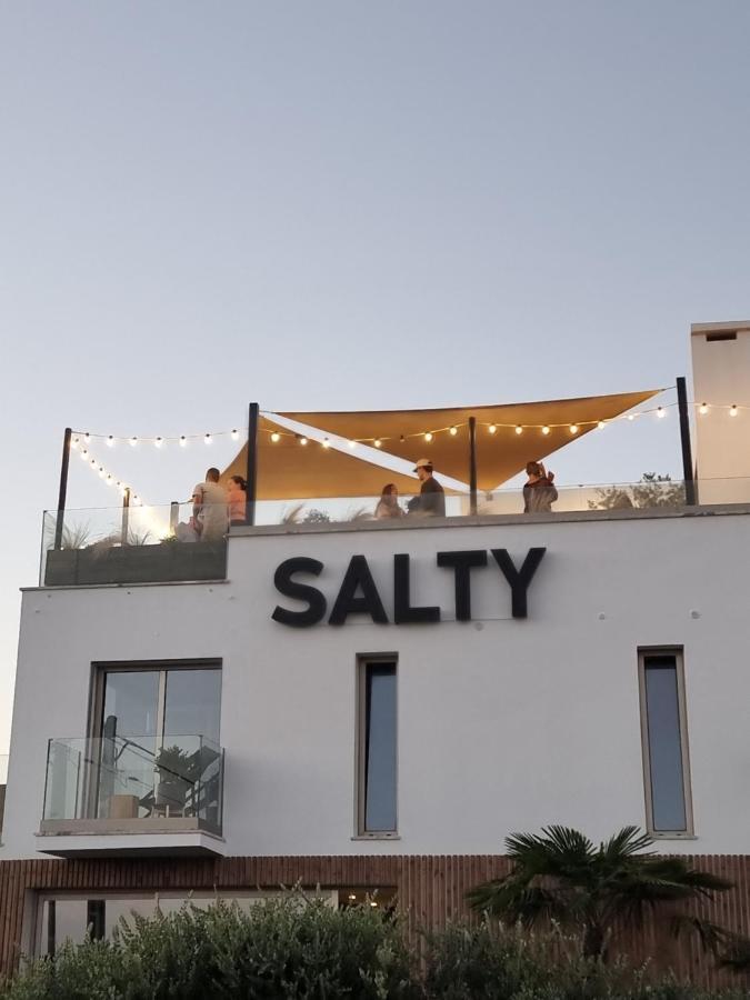 The Salty Pelican Yoga & Surf Retreat Peniche Exterior foto